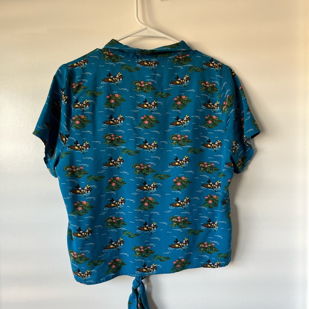☀️Disney button down shirt - Picture 6 of 6